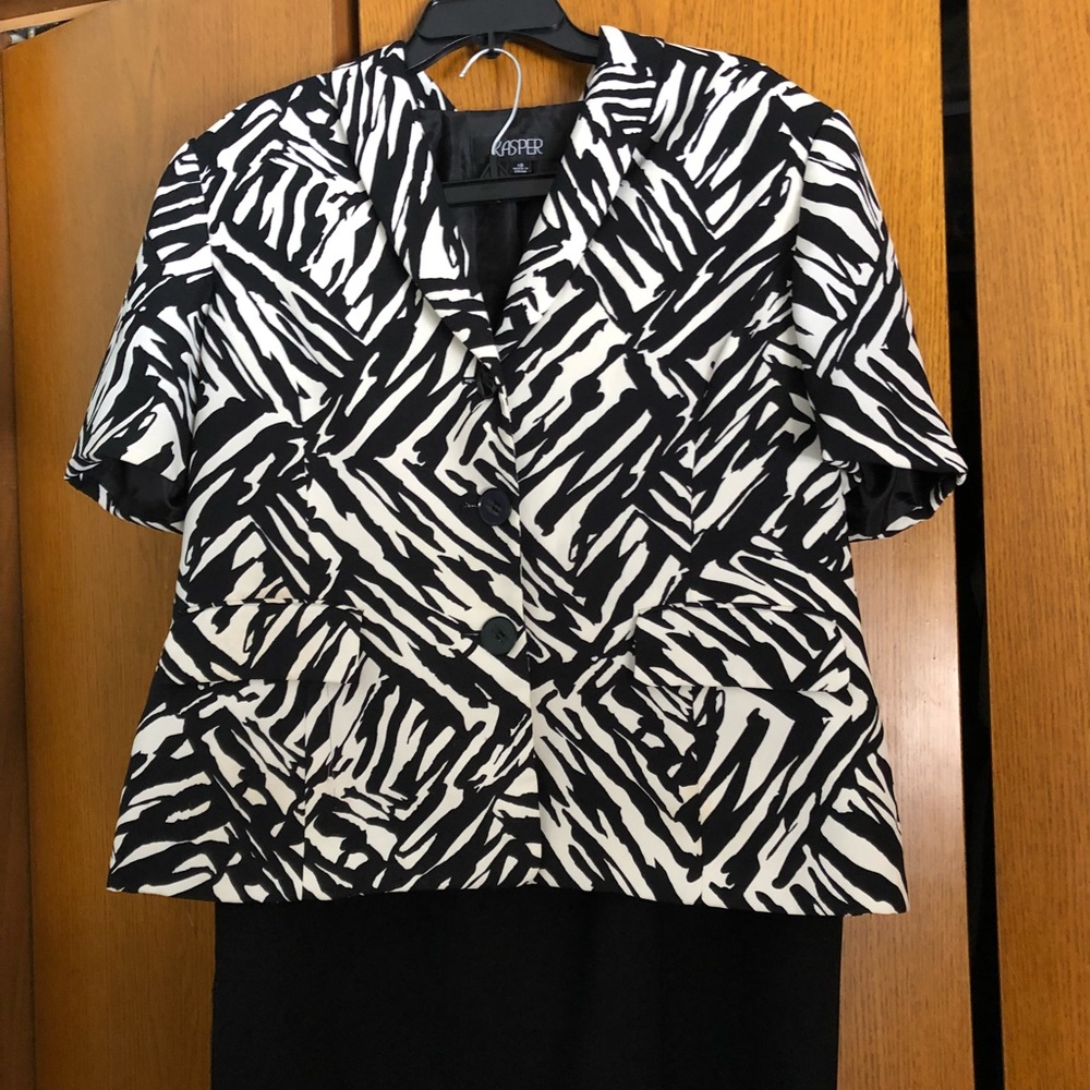 KASPER SHORT SLEEVE SKIRT SUIT